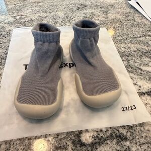Tiny Explorings Size 18-24m Cozy Gray Kids Sock Slippers. Awarded #1 toddler sho